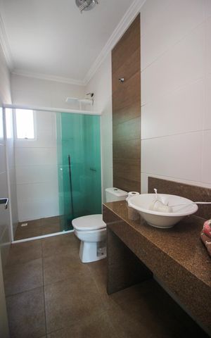 Casa para alugar com 190m², 3 quartos e 1 vaga Casa para alugar com 190m², 3 quartos e 1 vagaBanheiro da Suíte