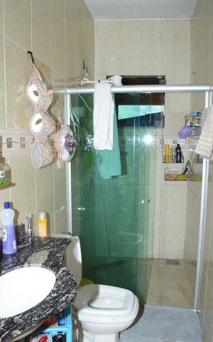 Casa à venda com 250m², 2 quartos e 2 vagasBanheiro Social