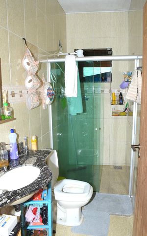 Casa à venda com 250m², 2 quartos e 2 vagasBanheiro Social