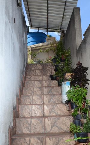 Casa à venda com 250m², 2 quartos e 2 vagasEscada