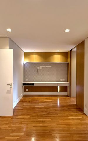 Apartamento à venda com 161m², 3 quartos e 3 vagas Apartamento à venda com 161m², 3 quartos e 3 vagasSuíte