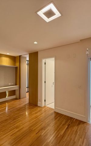 Apartamento à venda com 161m², 3 quartos e 3 vagas Apartamento à venda com 161m², 3 quartos e 3 vagasSuíte