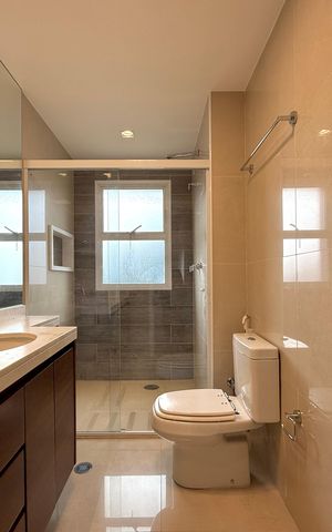 Apartamento à venda com 161m², 3 quartos e 3 vagas Apartamento à venda com 161m², 3 quartos e 3 vagasBanheiro 1 Suíte