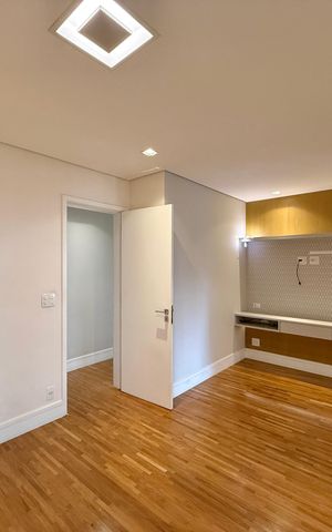 Apartamento à venda com 161m², 3 quartos e 3 vagas Apartamento à venda com 161m², 3 quartos e 3 vagasSuíte