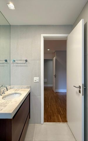 Apartamento à venda com 161m², 3 quartos e 3 vagas Apartamento à venda com 161m², 3 quartos e 3 vagasBanheiro 2 Suíte