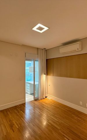 Apartamento à venda com 161m², 3 quartos e 3 vagas Apartamento à venda com 161m², 3 quartos e 3 vagasSuíte