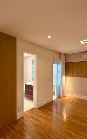 Apartamento à venda com 161m², 3 quartos e 3 vagas Apartamento à venda com 161m², 3 quartos e 3 vagasSuíte