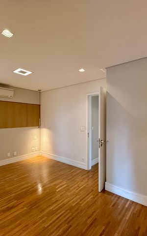 Apartamento à venda com 161m², 3 quartos e 3 vagas Apartamento à venda com 161m², 3 quartos e 3 vagasSuíte