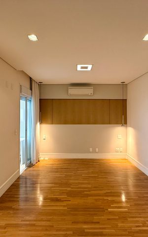 Apartamento à venda com 161m², 3 quartos e 3 vagas Apartamento à venda com 161m², 3 quartos e 3 vagasSuíte
