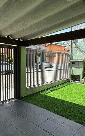 Casa à venda com 171m², 3 quartos e 3 vagas Casa à venda com 171m², 3 quartos e 3 vagasGaragem