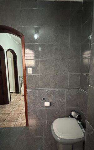 Casa à venda com 171m², 3 quartos e 3 vagas Casa à venda com 171m², 3 quartos e 3 vagasBanheiro