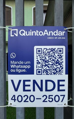 Casa à venda com 171m², 3 quartos e 3 vagas Casa à venda com 171m², 3 quartos e 3 vagasFachada