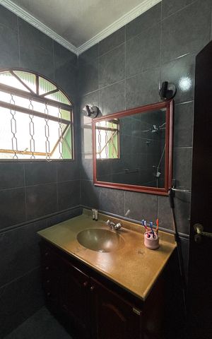 Casa à venda com 171m², 3 quartos e 3 vagas Casa à venda com 171m², 3 quartos e 3 vagasBanheiro