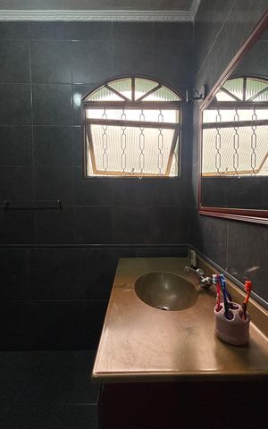 Casa à venda com 171m², 3 quartos e 3 vagas Casa à venda com 171m², 3 quartos e 3 vagasBanheiro
