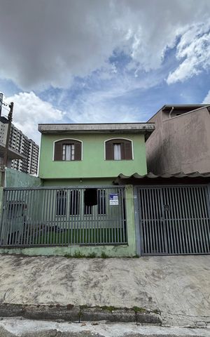 Casa à venda com 171m², 3 quartos e 3 vagas Casa à venda com 171m², 3 quartos e 3 vagasFachada