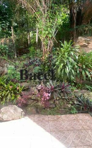 Casa à venda com 390m², 4 quartos e 1 vaga