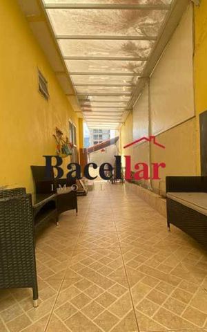 Casa à venda com 390m², 4 quartos e 1 vaga