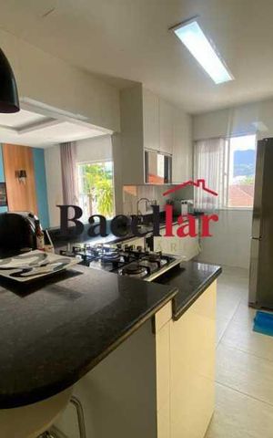 Casa à venda com 390m², 4 quartos e 1 vaga