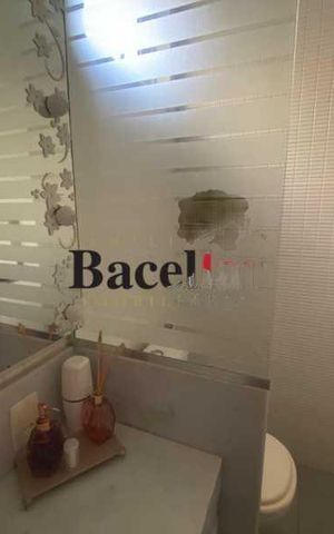 Casa à venda com 390m², 4 quartos e 1 vaga