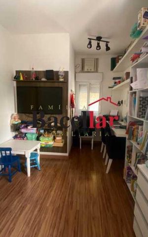 Casa à venda com 390m², 4 quartos e 1 vaga