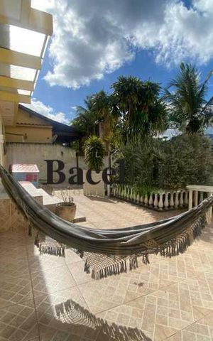 Casa à venda com 390m², 4 quartos e 1 vaga