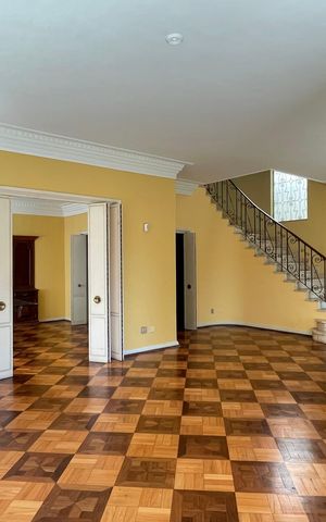 Casa à venda com 643m², 3 quartos e 2 vagas Casa à venda com 643m², 3 quartos e 2 vagasSala