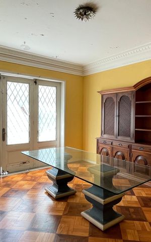Casa à venda com 643m², 3 quartos e 2 vagas Casa à venda com 643m², 3 quartos e 2 vagasSala