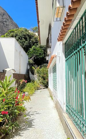 Casa à venda com 643m², 3 quartos e 2 vagas Casa à venda com 643m², 3 quartos e 2 vagasQuintal
