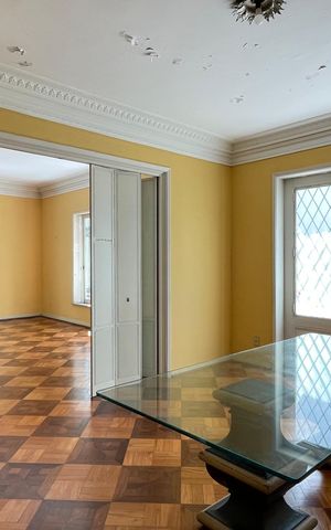 Casa à venda com 643m², 3 quartos e 2 vagas Casa à venda com 643m², 3 quartos e 2 vagasSala