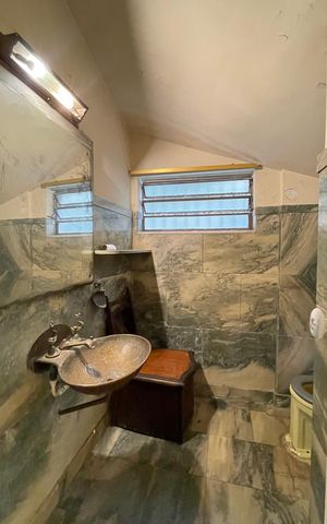 Casa à venda com 643m², 3 quartos e 2 vagas Casa à venda com 643m², 3 quartos e 2 vagasLavabo