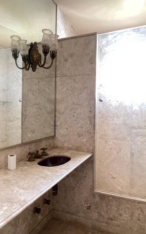 Casa à venda com 643m², 3 quartos e 2 vagas Casa à venda com 643m², 3 quartos e 2 vagasBanheiro Social