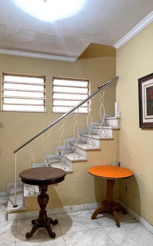 Casa à venda com 643m², 3 quartos e 2 vagas Casa à venda com 643m², 3 quartos e 2 vagasHall