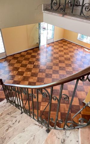 Casa à venda com 643m², 3 quartos e 2 vagas Casa à venda com 643m², 3 quartos e 2 vagasSala