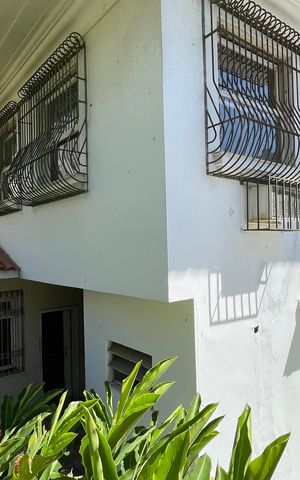 Casa à venda com 643m², 3 quartos e 2 vagas Casa à venda com 643m², 3 quartos e 2 vagasQuintal