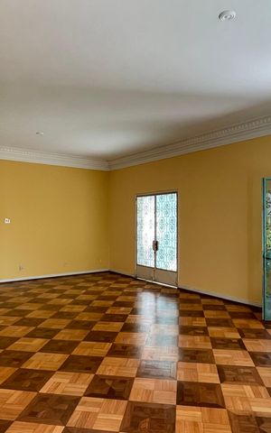 Casa à venda com 643m², 3 quartos e 2 vagas Casa à venda com 643m², 3 quartos e 2 vagasSala