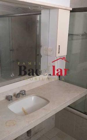 Casa à venda com 481m², 5 quartos e 3 vagas