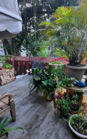 Casa à venda com 321m², 5 quartos e sem vaga