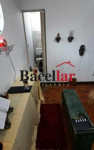 Casa à venda com 321m², 5 quartos e sem vaga