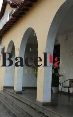 Casa à venda com 320m², 7 quartos e 1 vaga