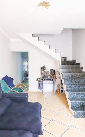 Casa à venda com 159m², 3 quartos e 5 vagas Casa à venda com 159m², 3 quartos e 5 vagasSala