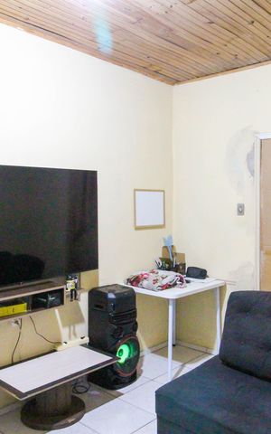 Casa à venda com 150m², 2 quartos e 2 vagas Casa à venda com 150m², 2 quartos e 2 vagasSala