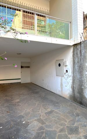 Casa à venda com 249m², 3 quartos e 2 vagas Casa à venda com 249m², 3 quartos e 2 vagasGaragem