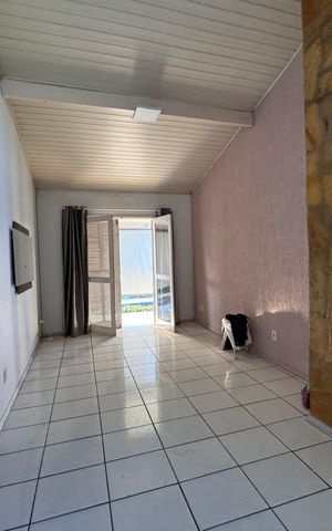Casa à venda com 80m², 2 quartos e 1 vaga