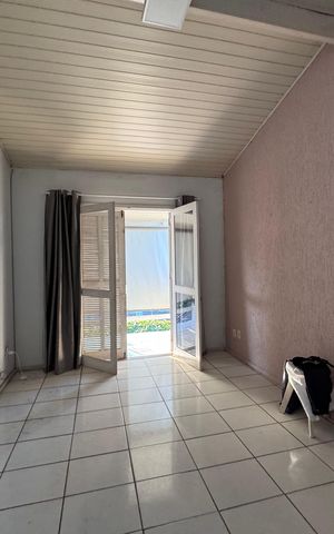 Casa à venda com 80m², 2 quartos e 1 vaga
