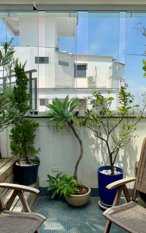 Apartamento à venda com 156m², 1 quarto e 2 vagas Apartamento à venda com 156m², 1 quarto e 2 vagasVaranda