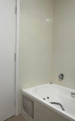 Casa para alugar com 420m², 3 quartos e 8 vagas Casa para alugar com 420m², 3 quartos e 8 vagasBanheiro da Suíte