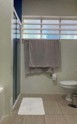 Casa para alugar com 420m², 3 quartos e 8 vagas Casa para alugar com 420m², 3 quartos e 8 vagasBanheiro da Suíte