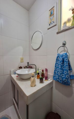 Casa à venda com 360m², 3 quartos e 3 vagas Casa à venda com 360m², 3 quartos e 3 vagasBanheiro 2