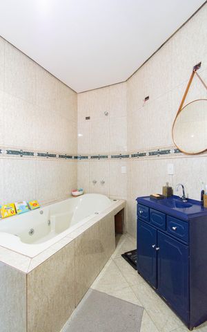 Casa à venda com 274m², 4 quartos e 3 vagas