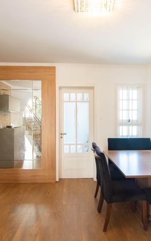 Casa à venda com 274m², 4 quartos e 3 vagas